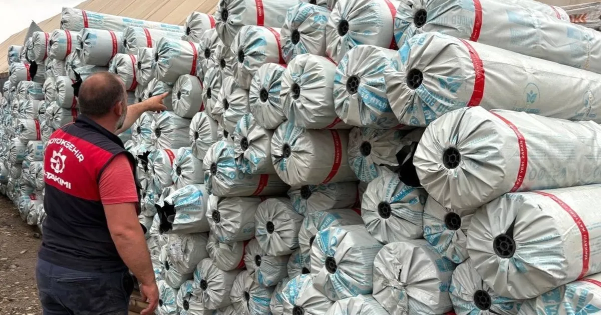 Seraları zarar gören üreticilere Kocaeli'den destek