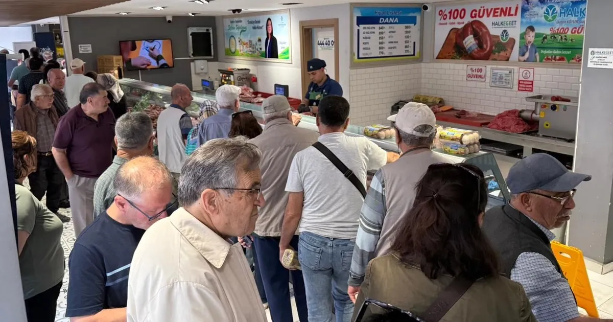 Aydın'da Halk Ege Et’te bayram indirimi yoğun ilgi gördü