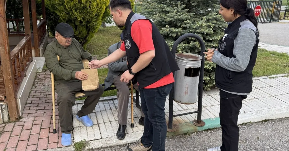 Çorum'da huzurevi sakinlerine bayram ziyareti