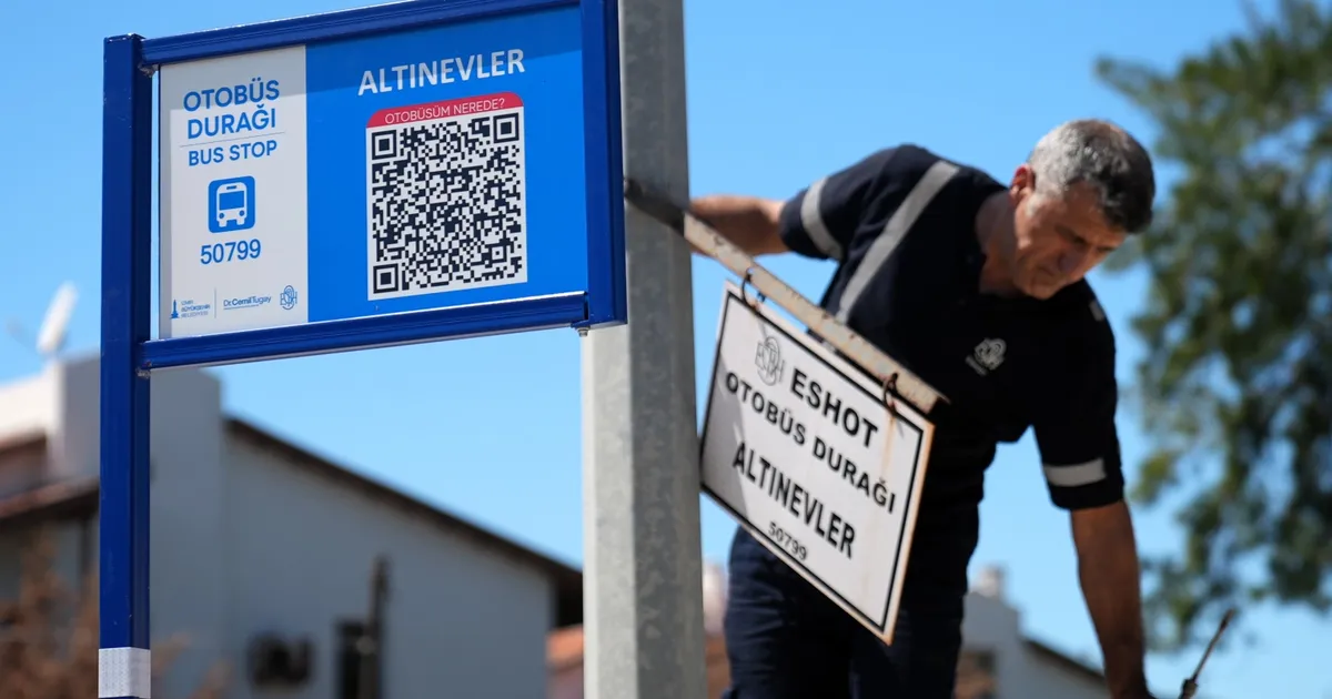 İzmir ESHOT durakları QR kodlu oluyor