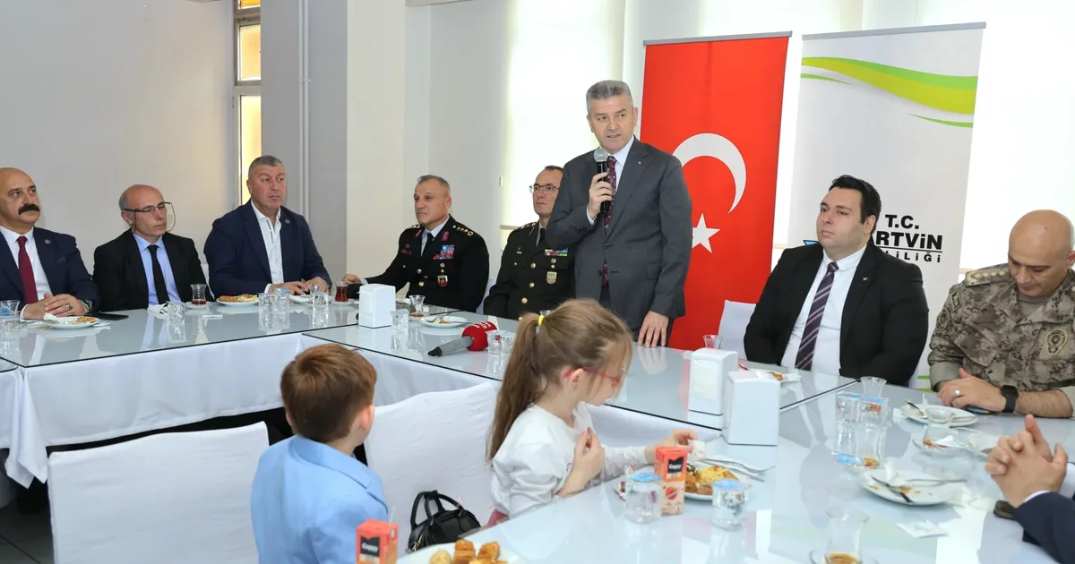 Artvin protokolü bayramlaştı