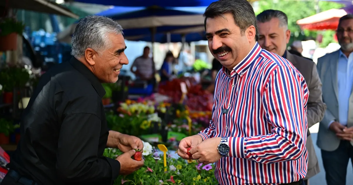 Bursa Yıldırım'da Başkan Yılmaz pazarda bayramlaştı