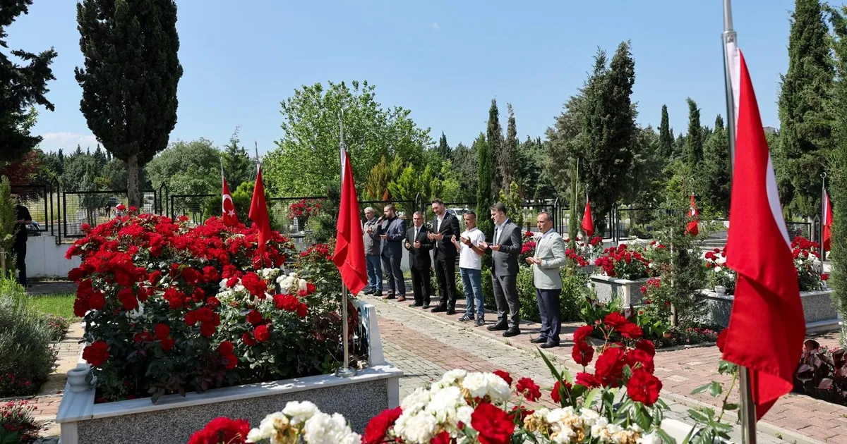 Bursa'da Başkan Vekili Biba'dan esnaf ve şehitlik ziyareti