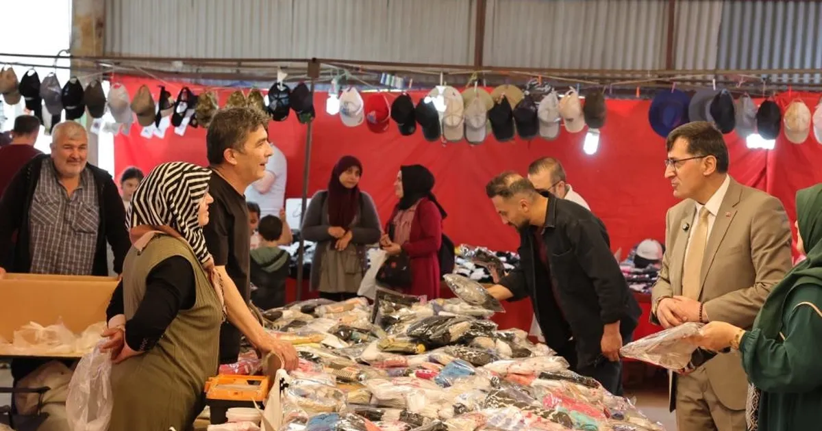 Kütahya'da Başkan Kahveci'den Bayram Pazarı’na ziyaret