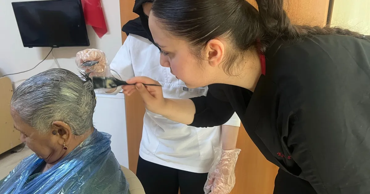 Bursa'da meslek lisesi öğrencilerinde huzurevinde anlamlı dokunuş