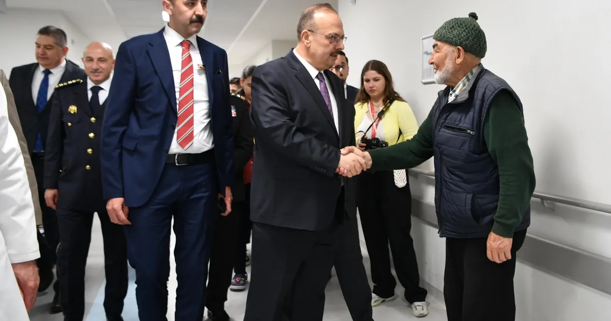 Ankara'da Vali Canbolat’tan bayramda hastane ziyareti