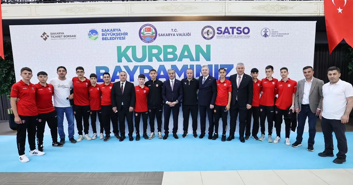 Sakarya Büyükşehir'den bayram kutlaması - Gündem Haberleri