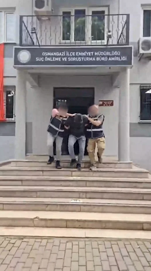 Bursa’da kaçak tütün operasyonu: Binlerce makaron ve tütün ele geçirildi