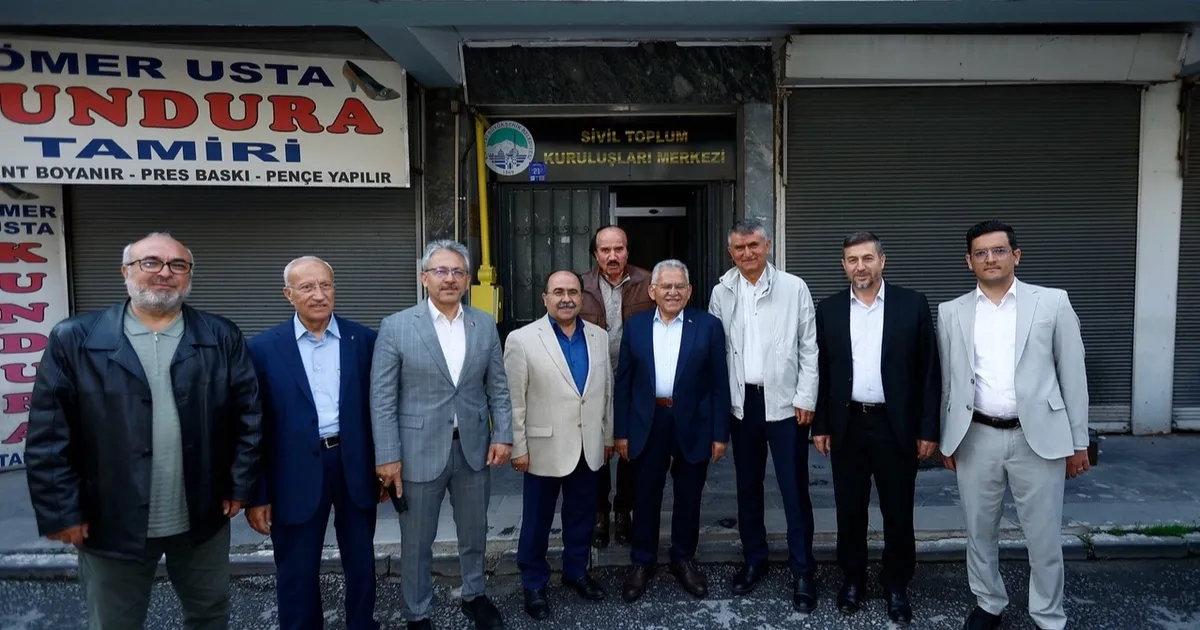 Gönüllü STK'lar Memduh Büyükkılıç'la bayramlaştı