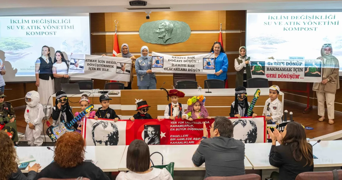 Minikler su için sahneye çıktı - Gündem Haberleri