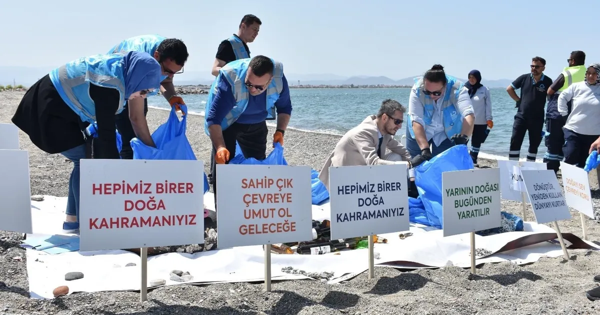 Balıkesir’de Deniz Çöpleri İzleme Programı ile kıyı temizliği yapıldı