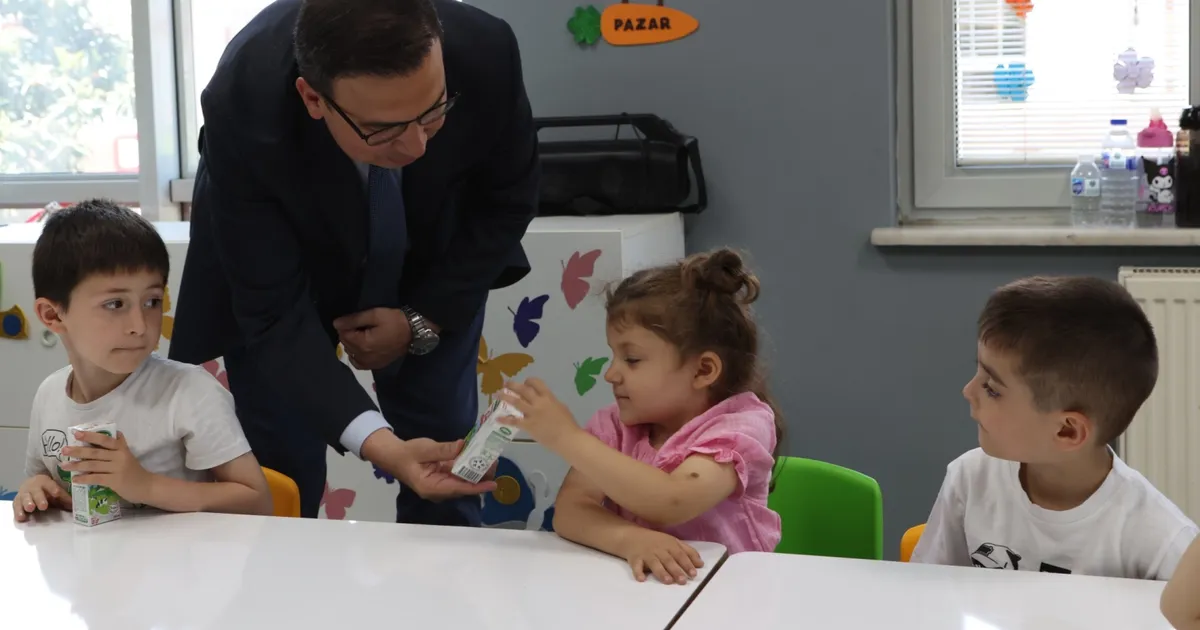 Bursa'da Nilüfer Belediyesi çocukların süt tüketimini destekliyor