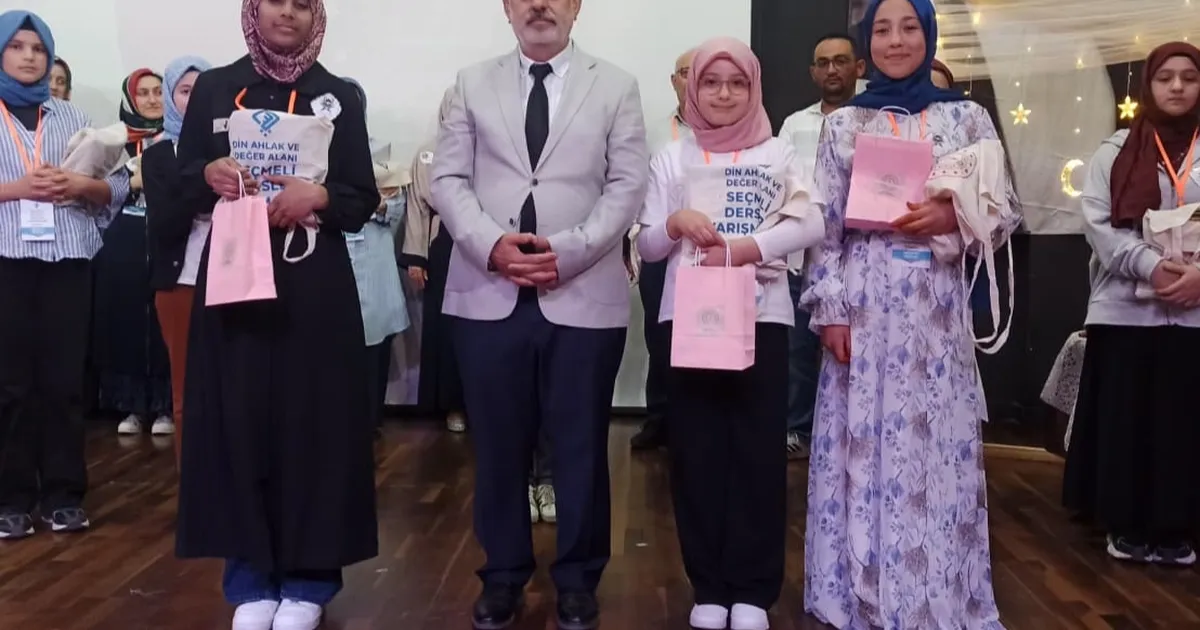 Sakarya, Kur’an-ı Kerim’i Güzel Okuma Yarışması'nda bölge finaline ev sahipliği yaptı - Eğitim Haberleri