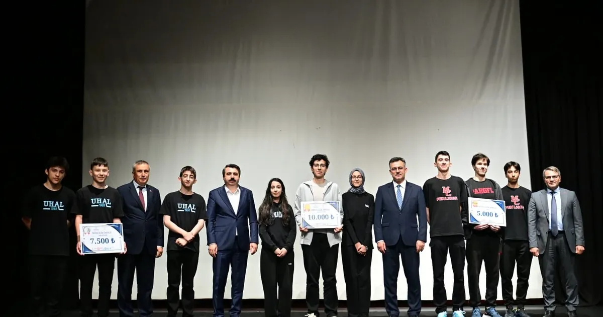 BTÜ’de Liselerarası Veri Olimpiyatı ödülleri sahiplerini buldu
