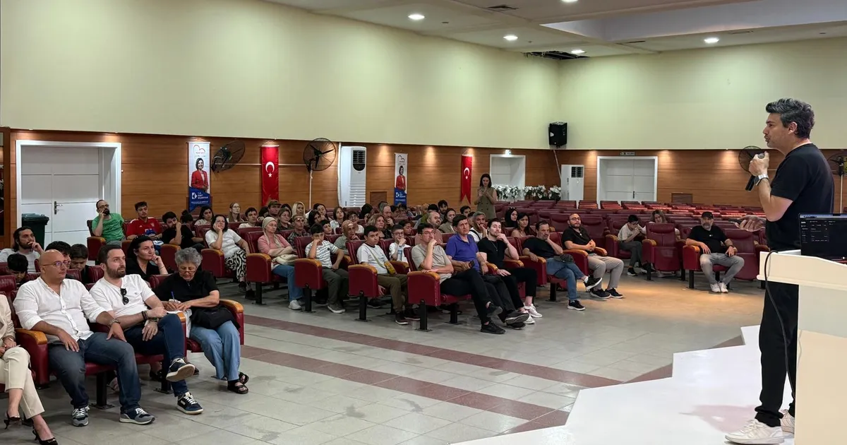 İzmit’te gençlere 'Üretken Yapay Zeka' semineri