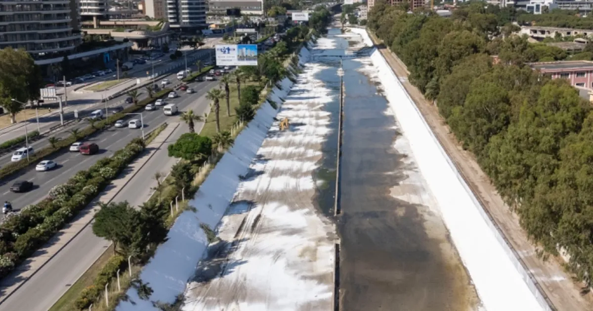 İzmir'in dere yataklarında kesintisiz mesai