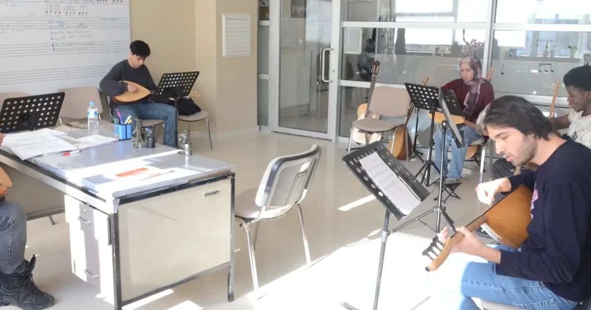 Malatya’da bağlama sevgisi kültürleri buluşturuyor