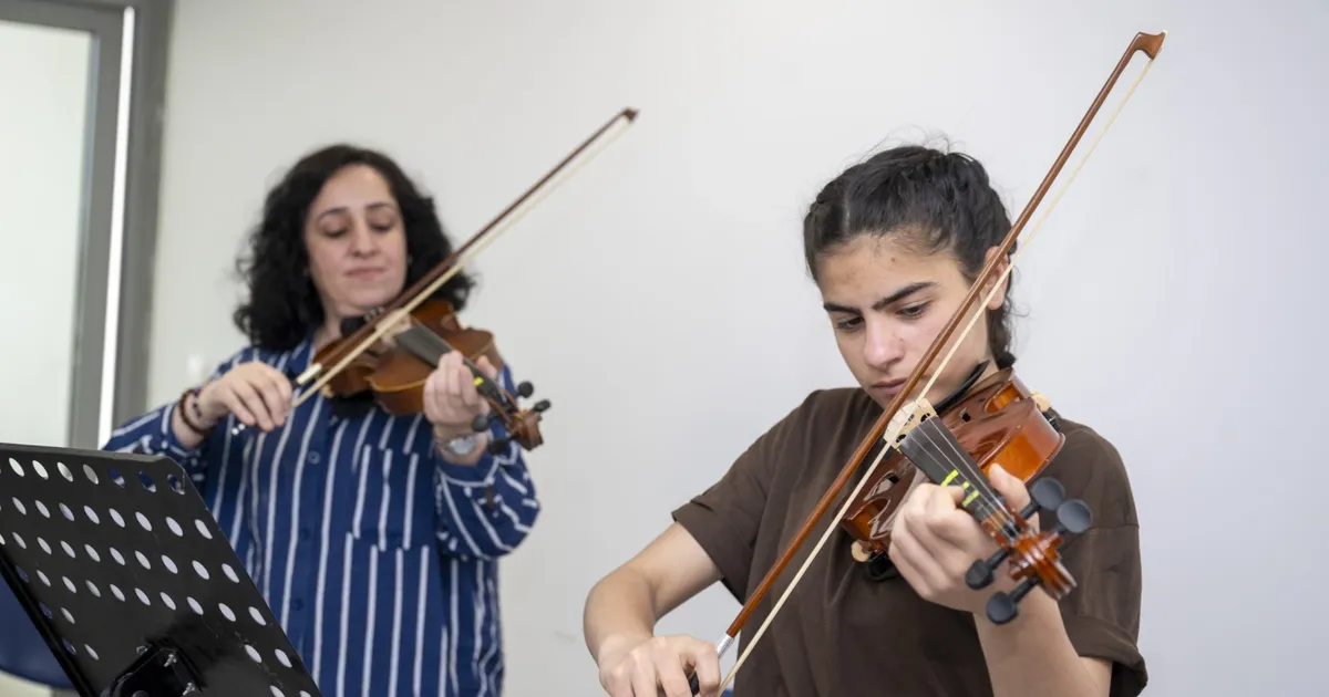 Mersin'de müzik kursları vatandaşların ruhuna dokunuyor