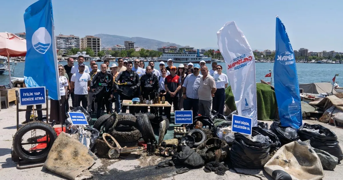 Araba lastiği, masa, sandalye, klozet kapağı... Bunlar İzmir denizinden çıktı!