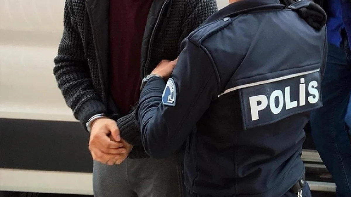 Buca Belediyesi operasyonunda gözaltına alınanlar adliyede