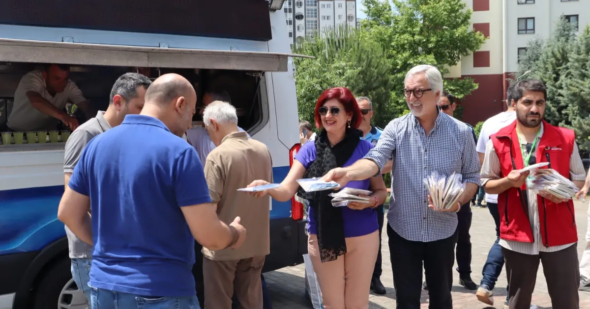 İzmit Belediyesi'nden Cuma ikramı