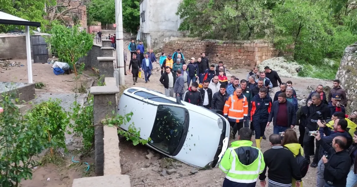 Niğde Gümüşler'de sel felaketi: 1 ölü, 5 yaralı! Hasar tespitler sürüyor