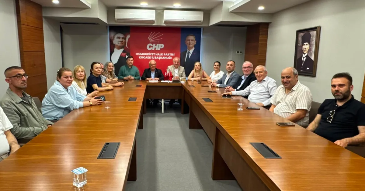 CHP Kocaeli Parti Okulu eğitmenlerinden Özgür Özel'e destek mesajı