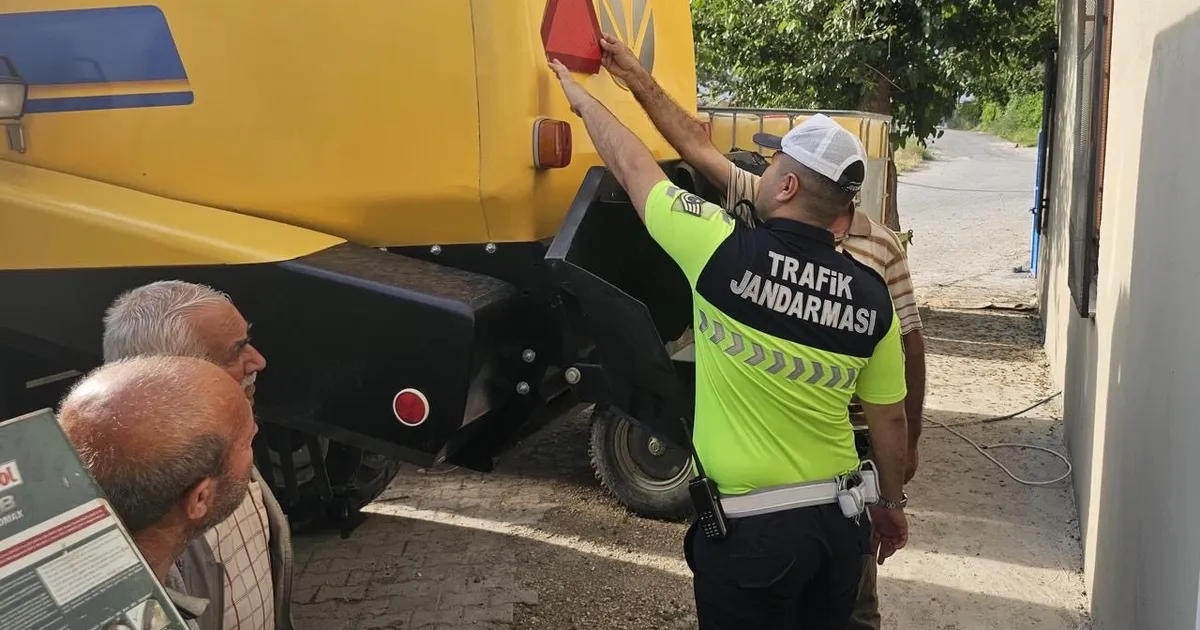 Şanlıurfa Jandarması'ndan hasat sezonunda sıkı trafik mesaisi