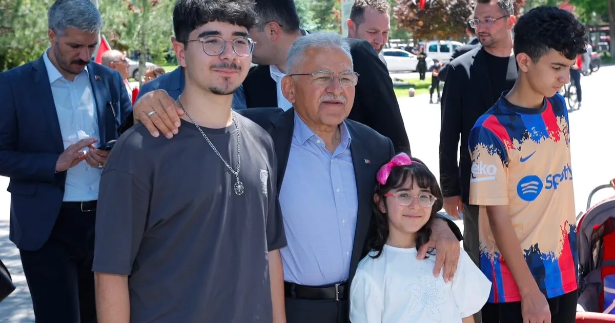 Kayseri Büyükşehir Konservatuvarı'nda mezuniyet sevinci