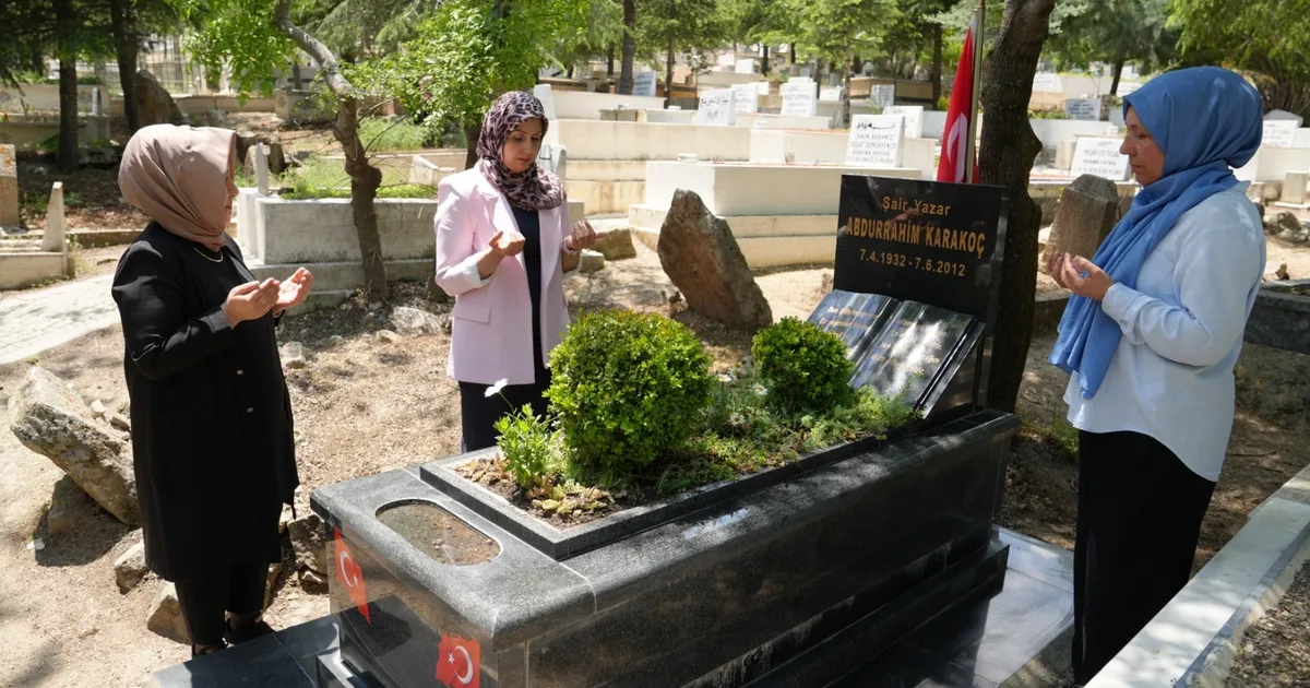 Ankara Keçiören'de Abdurrahim Karakoç'un kabri yenilendi