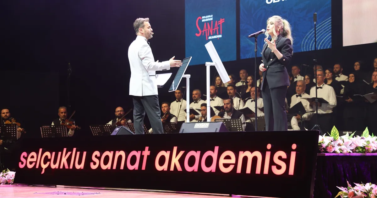 Konya Selçuklu'da Müzeyyen Senar şarkıları yankılandı