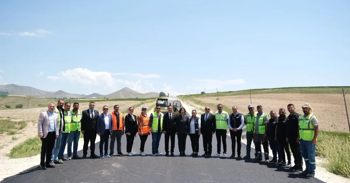 Eskişehir’de Sivrihisar-Çeltik yolunda asfalt çalışması