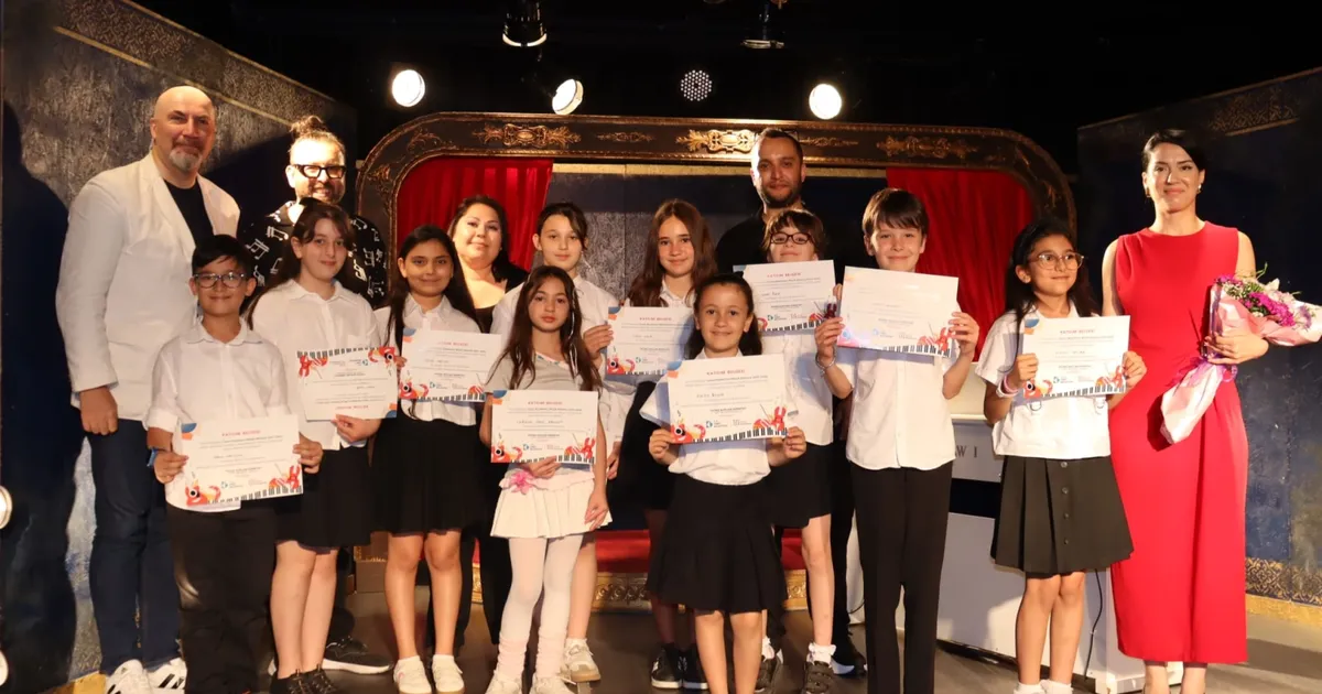 İzmit Belediyesi Sanat Akademisi’nde mezuniyet sevinci