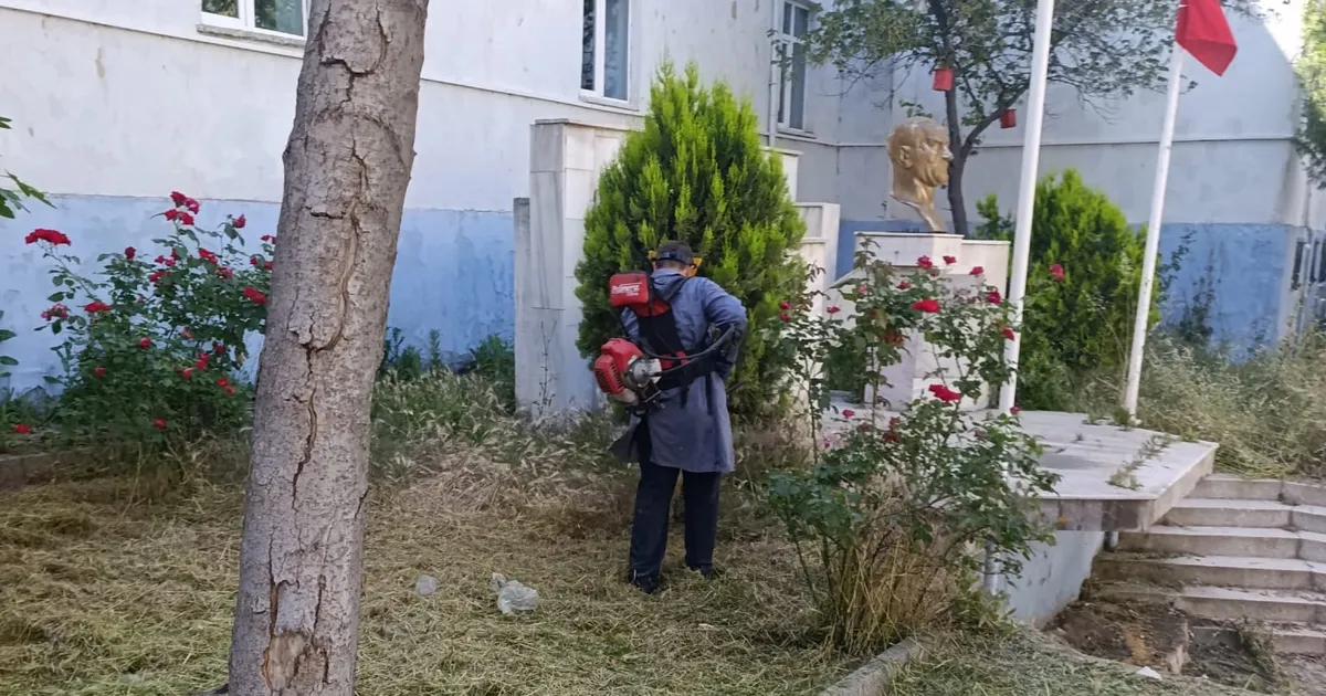 Edirne'de Kurtuluş İlkokulu'ndaki 'ot' krizinde belediye şaşırttı! - Gündem Haberleri
