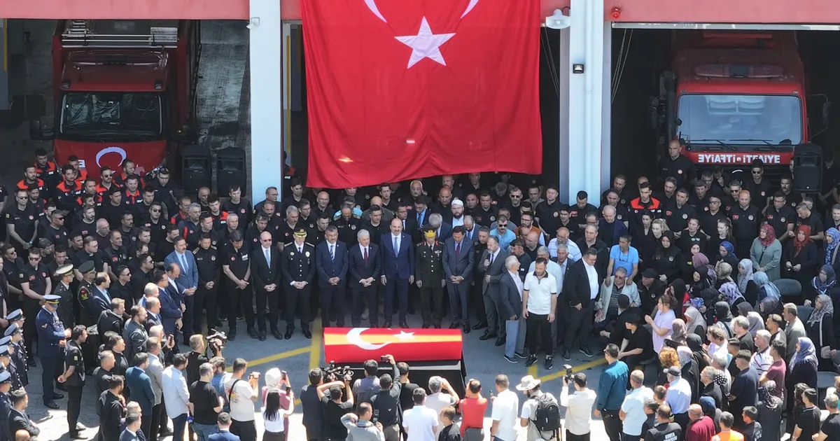 Şehit itfaiye eri Mehmet Tekeli son yolculuğuna uğurlandı