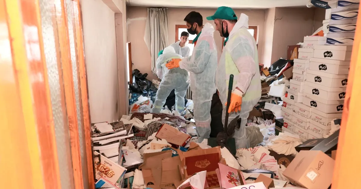 Bursa Osmangazi’de çöp ev temizlendi, mahalle rahatladı