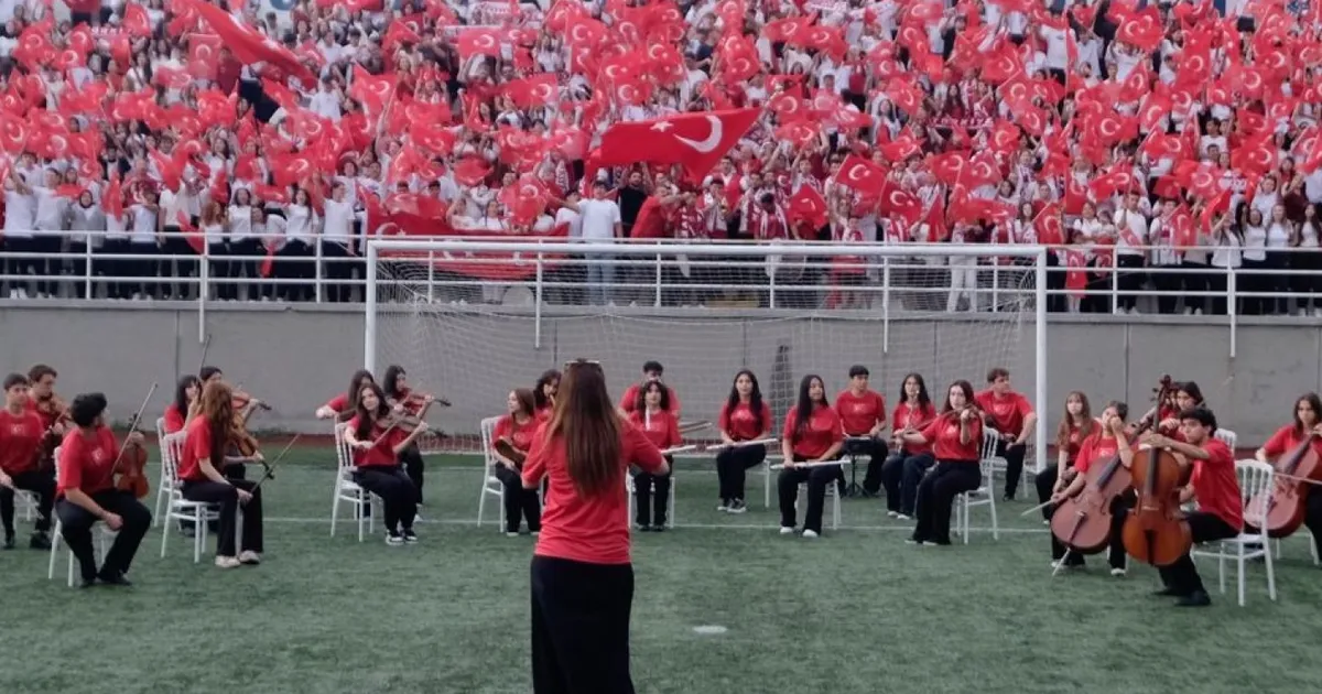A Milli Takım marşını Bursalı öğrenciler besteledi... Bursalı 'Bizim Çocuklar' birinci seçildi