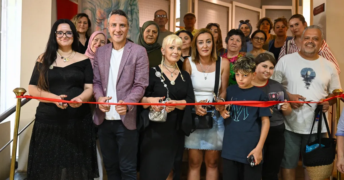 İzmir Bornova’da sanatseverlere ‘Biz’ sergisi