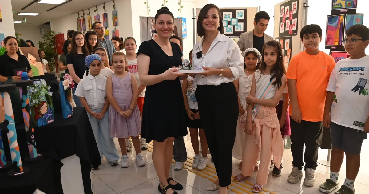 İzmir Karabağlar’da sanatın renkleri ve ezgileri buluştu