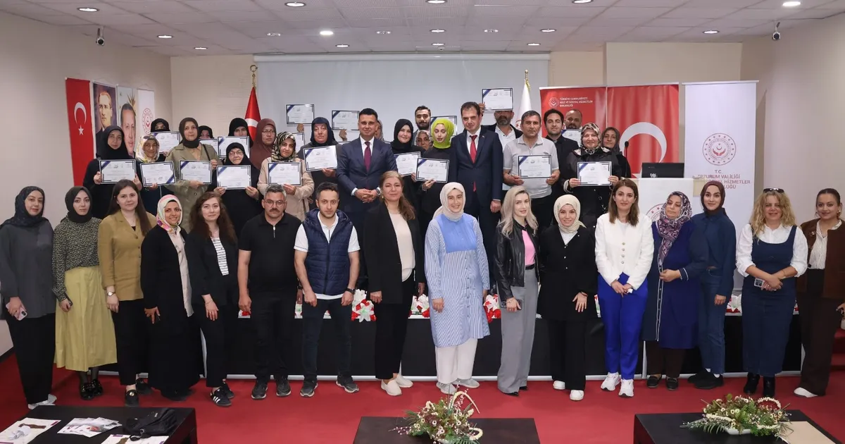 Erzurum’da “Benim Köklü Ailem” projesinde sertifika sevinci