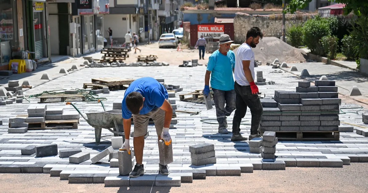 İzmir Bornova'da Tarihi Çarşı’da estetik dönüşüm başladı