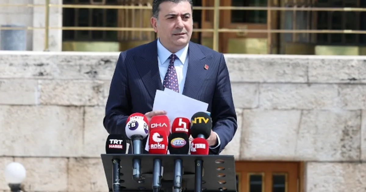 CHP’de yeni kriz! Zeynel Emre, PM’nin düştüğünü savundu