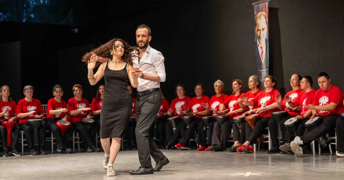 Bornova’da ritim ve halk dansları rüzgarı