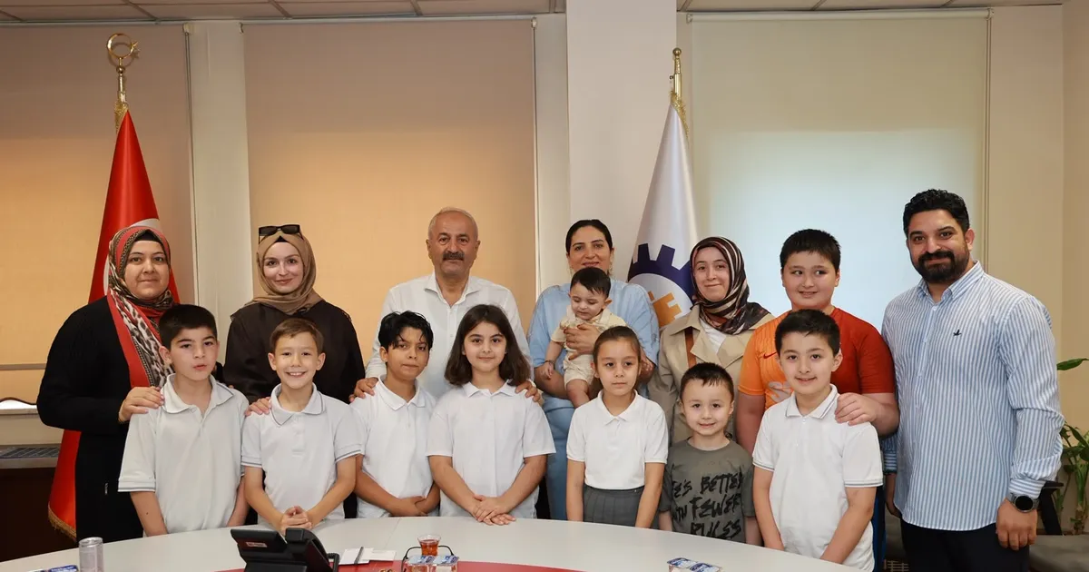 Gebze'de minik öğrencilerden Başkan Büyükgöz’ ziyaret