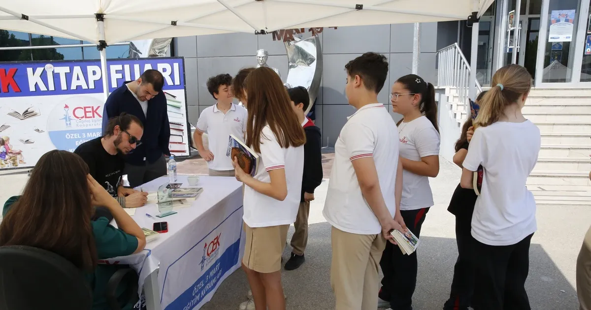 Bursa'da 5. ÇEK Kitap Fuarı değerli yazarları ağırladı