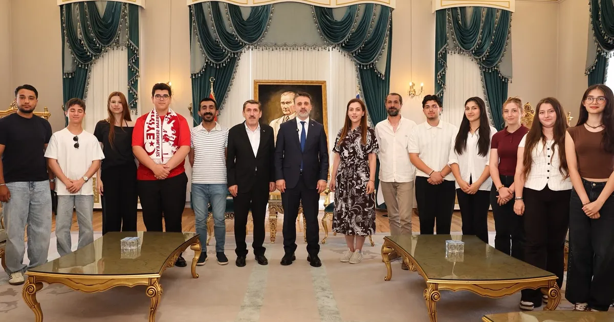 Şampiyon marşın Bursalı bestecileri Büyükşehir'de ağırlandı