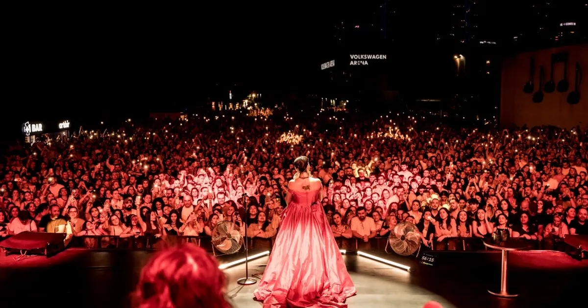 Melike Şahin'den Maximum Uniq Açıkhava'da unutulmaz gece