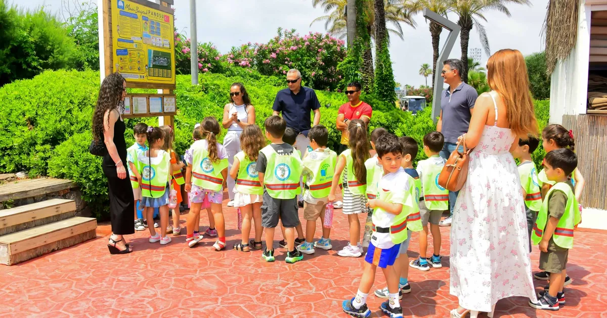 Antalya'da minik çevreciler Mavi Bayrak’la tanıştı