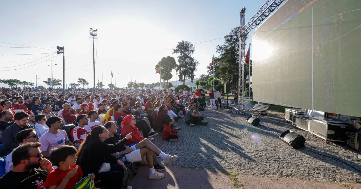 İzmir’de Dünya Kupası heyecanı meydanlara taştı