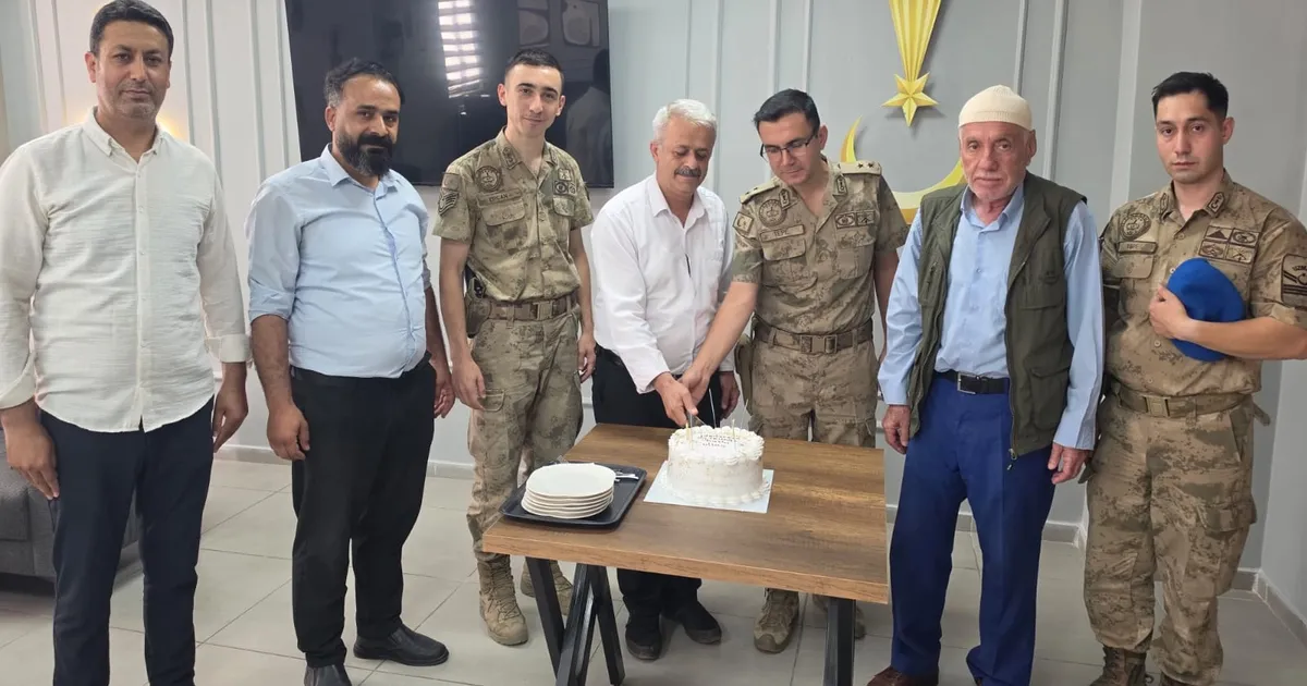 Batman Sason'da şehit ailelerinden Jandarma'ya anlamlı ziyaret